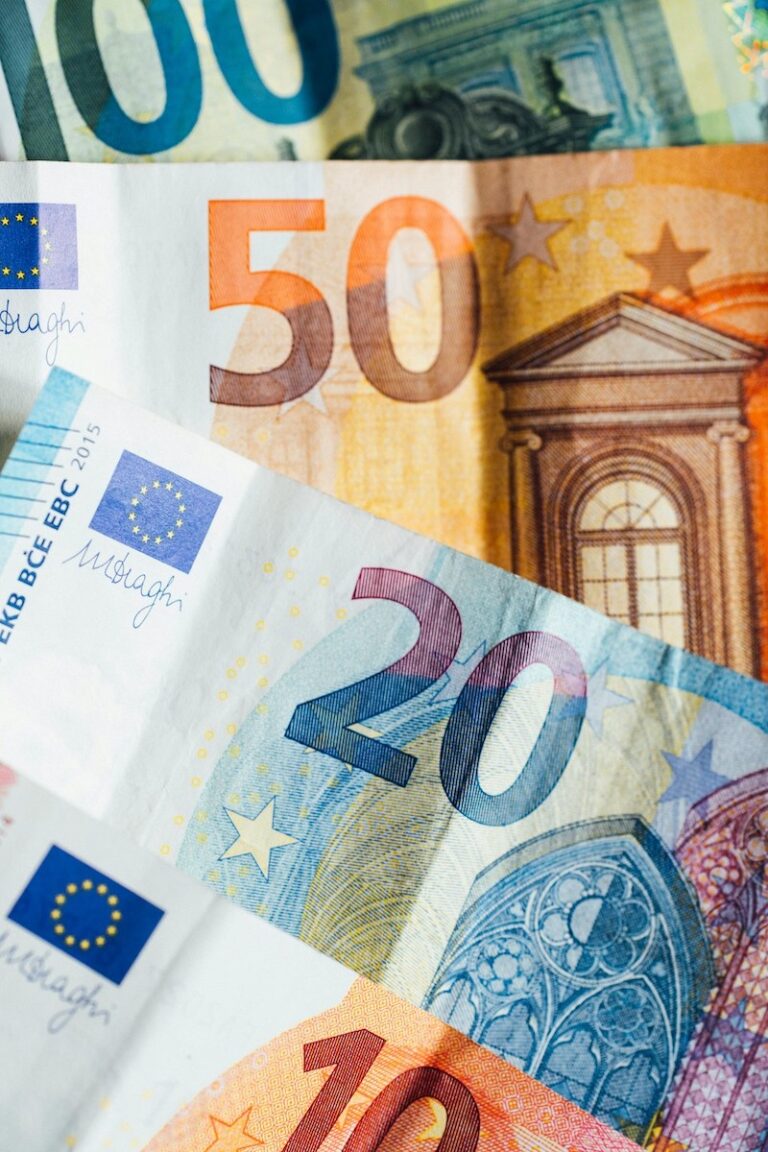 Verspil jij ook je zuurverdiende geld aan deze 22 zaken?